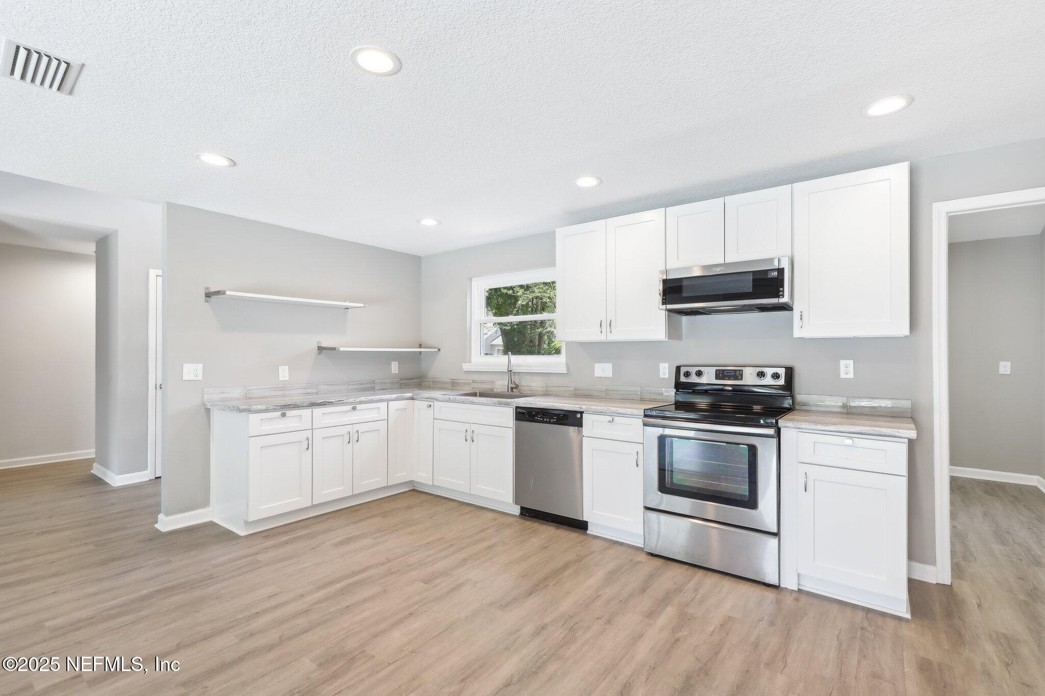 7086 HOLIDAY HILL Court