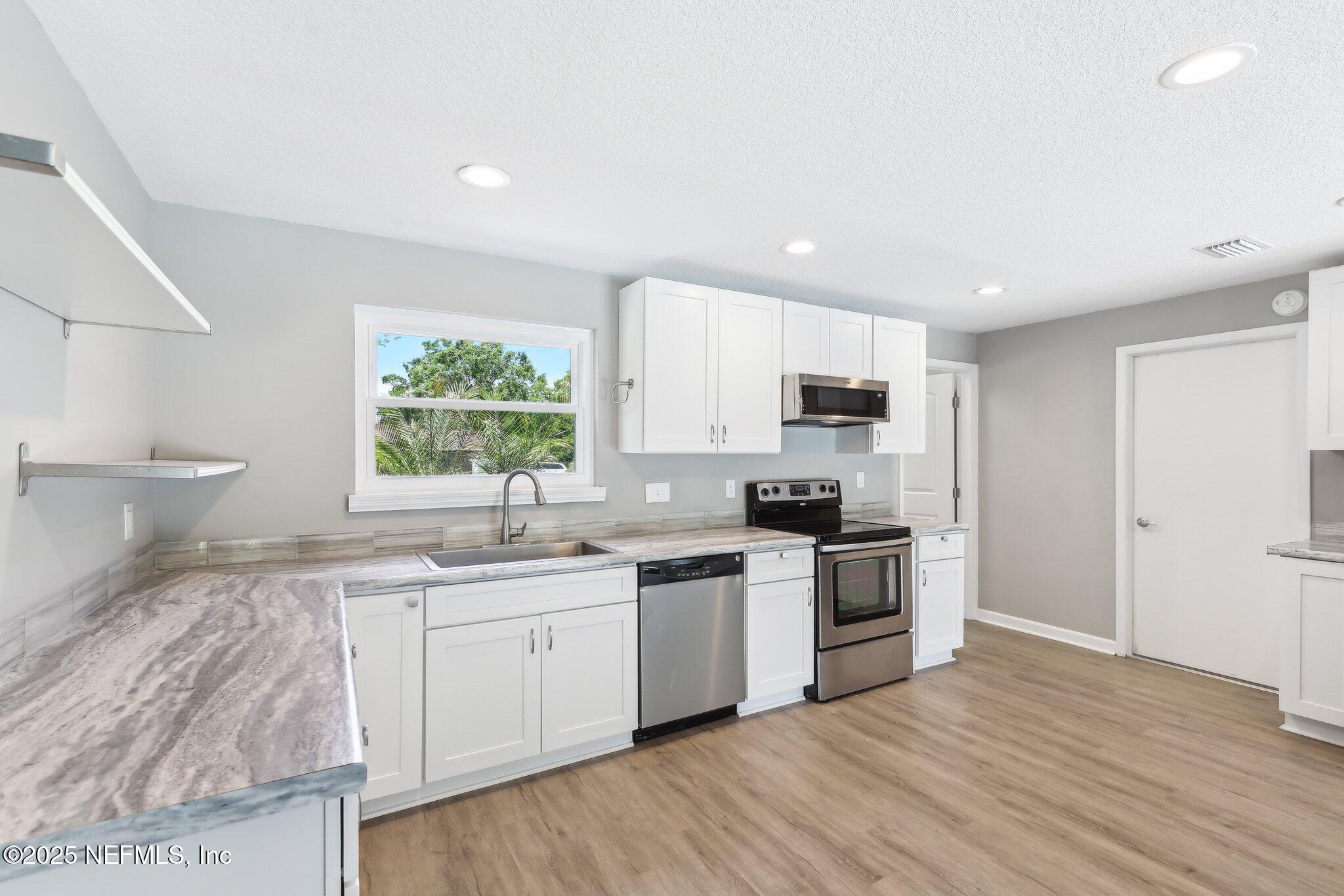 7086 HOLIDAY HILL Court