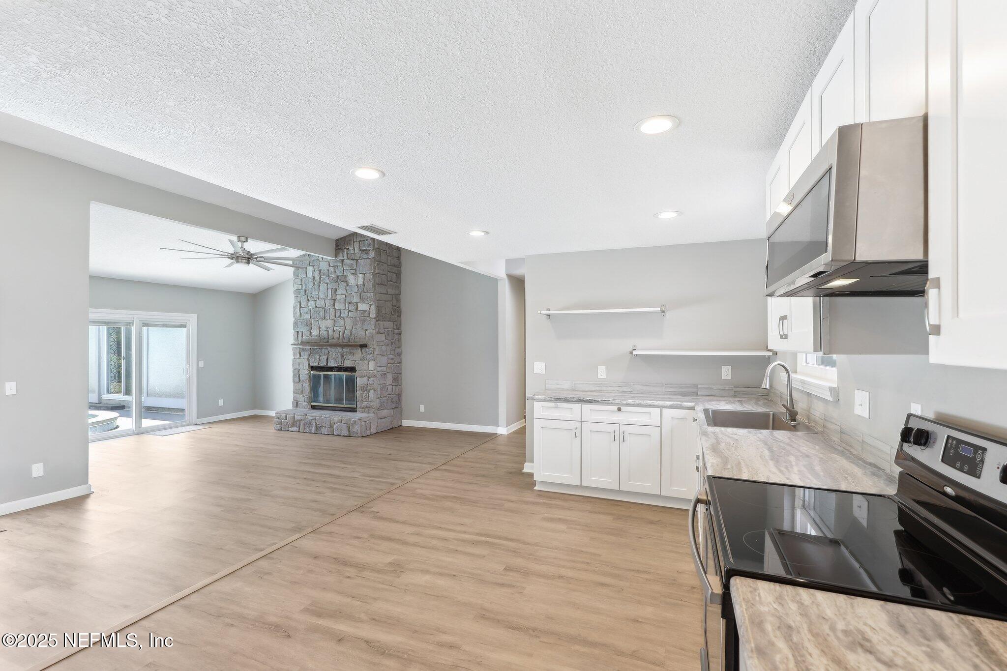 7086 HOLIDAY HILL Court