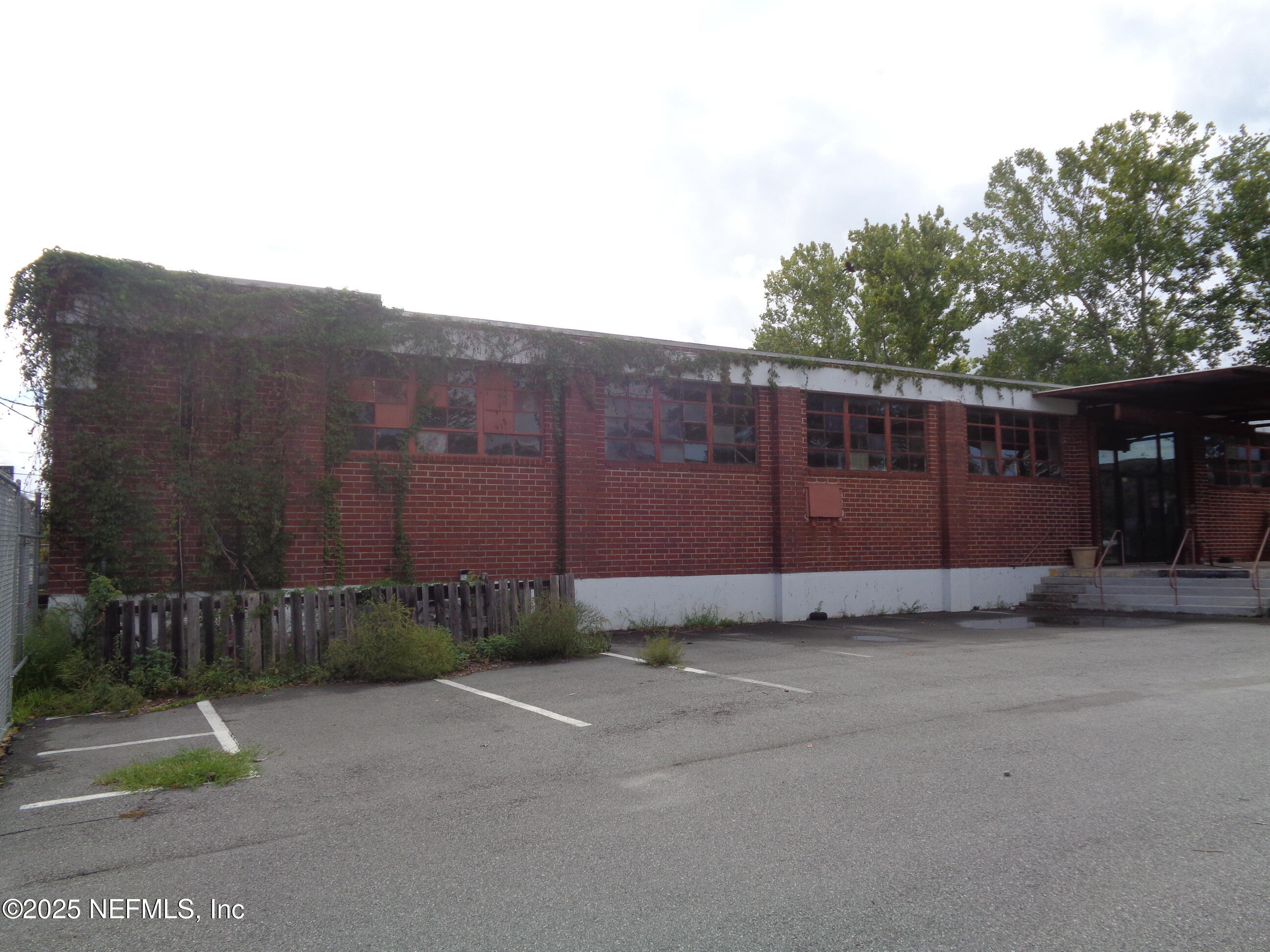 2670 PHYLLIS Street