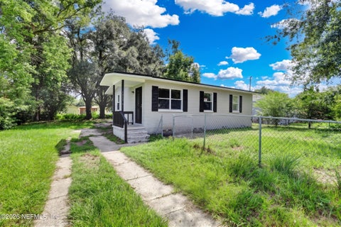 Photo of 5525 MAHALIA Drive, Jacksonville, FL 32209 (MLS # 2163218)