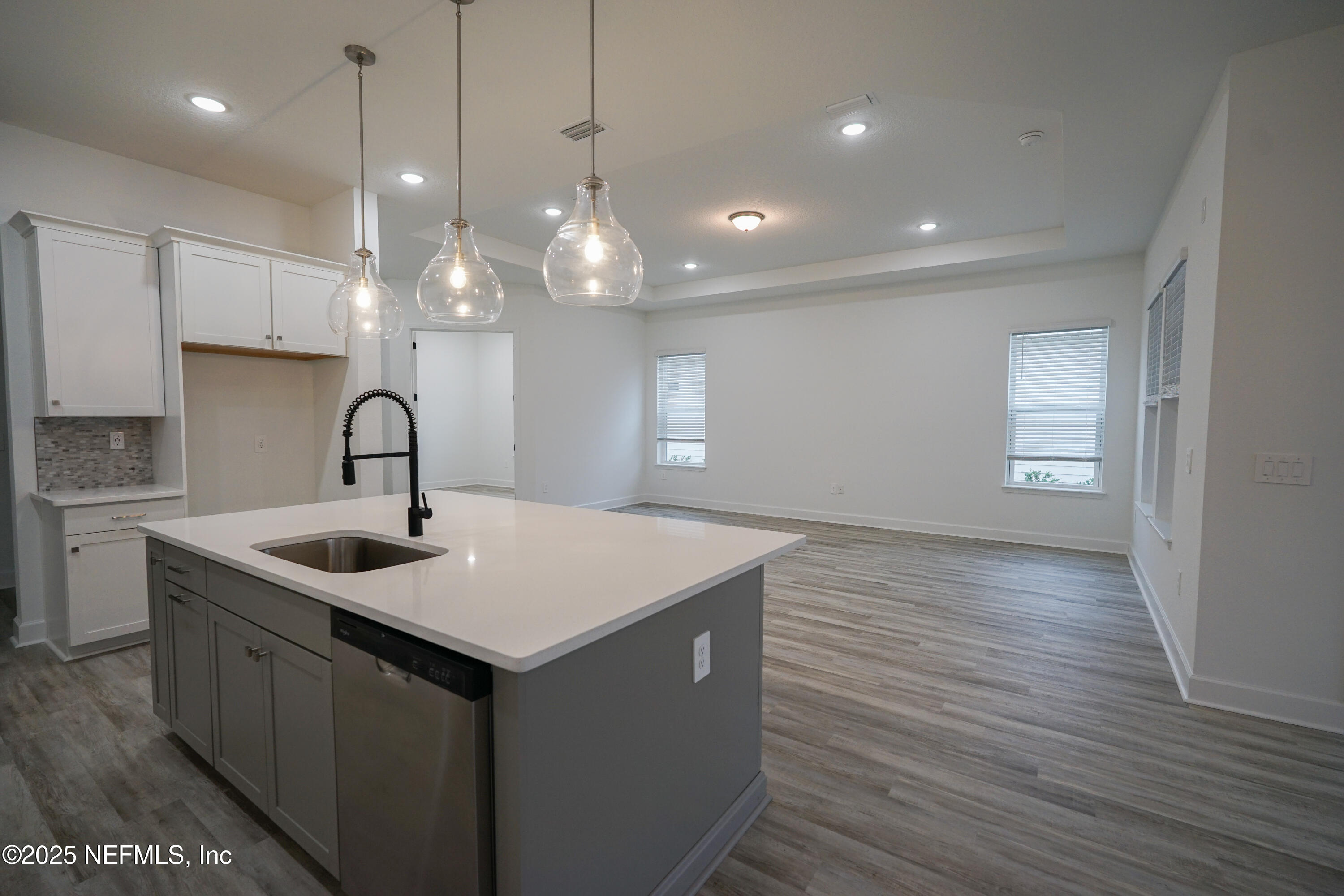 300 APPLEJACK Drive