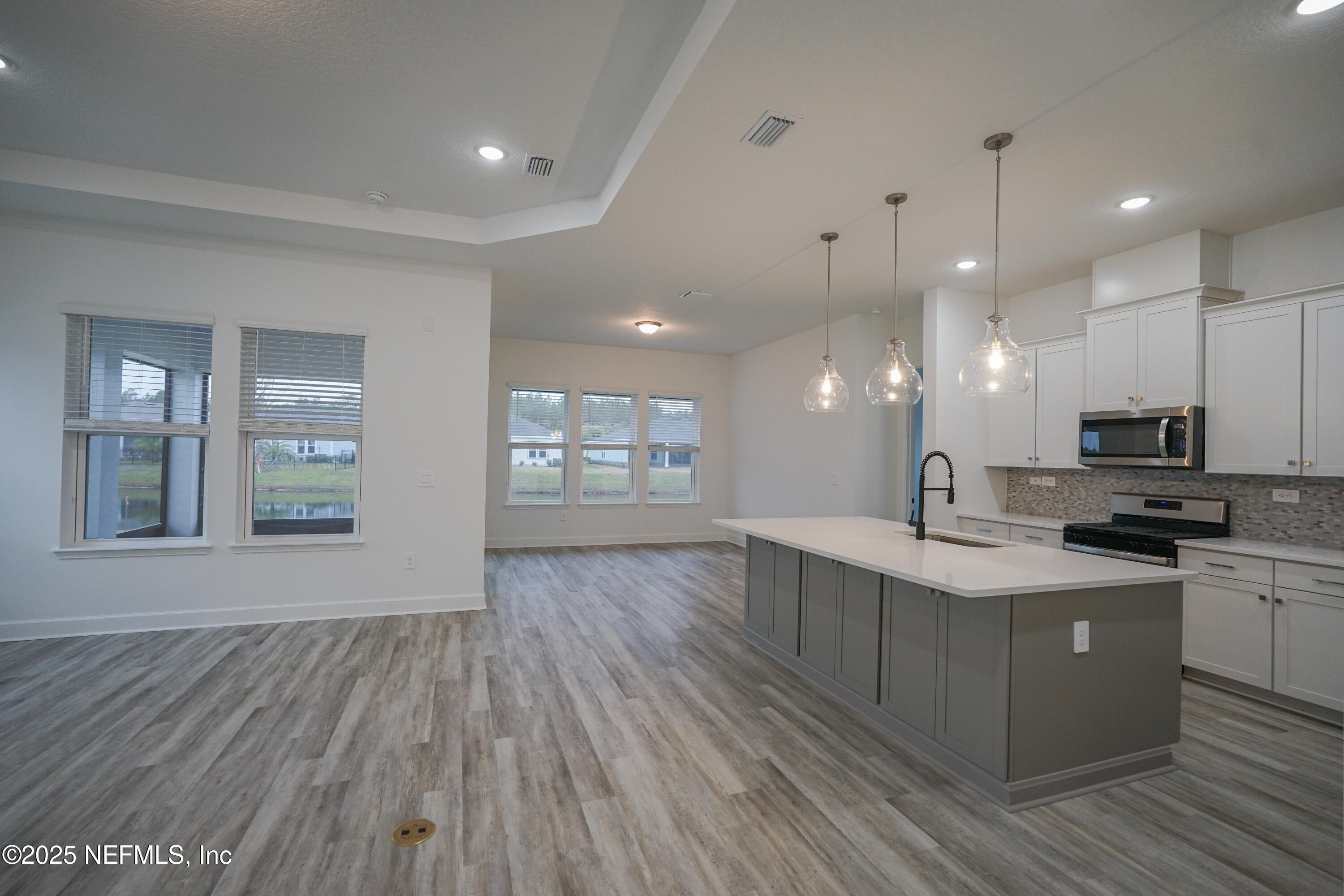 300 APPLEJACK Drive