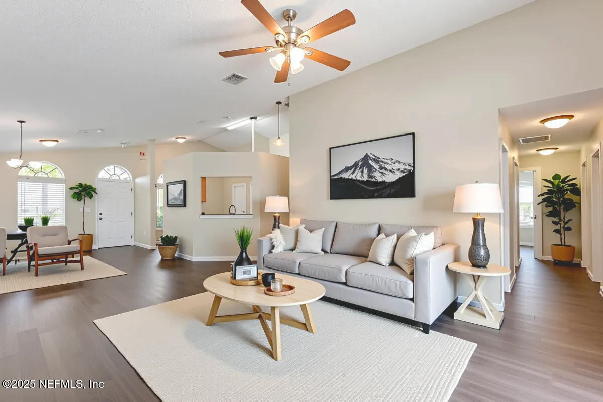 1201 WOODCHURCH Lane