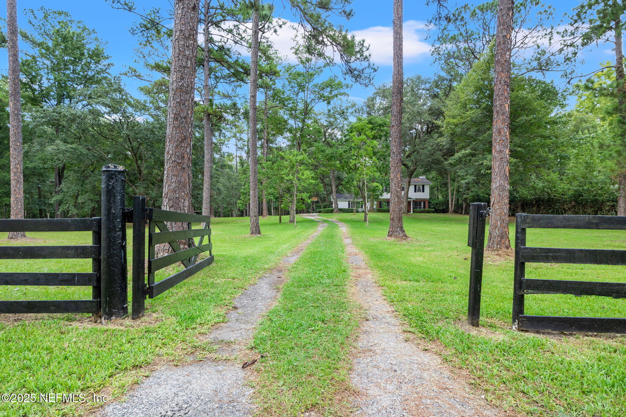 2061 LAUREL Drive