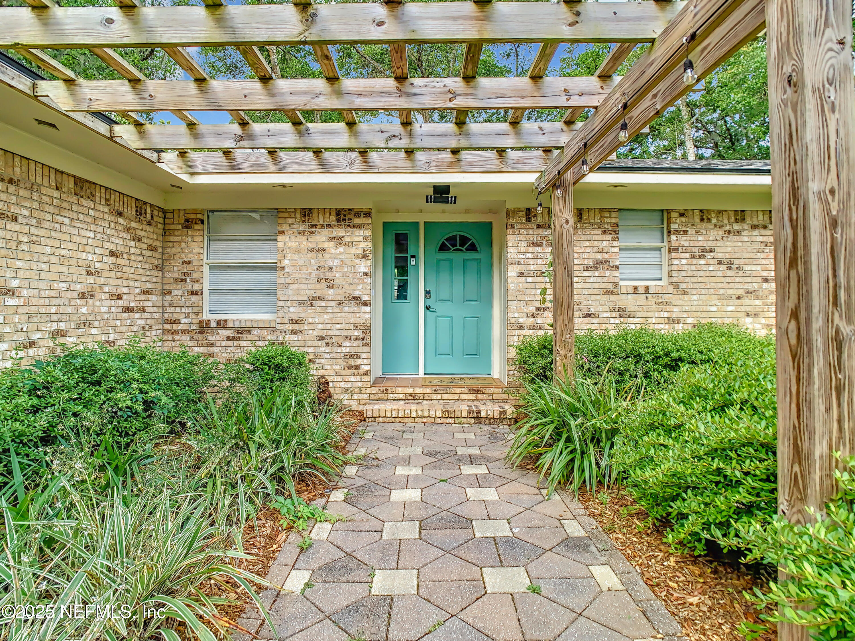 460 LOBELIA Road