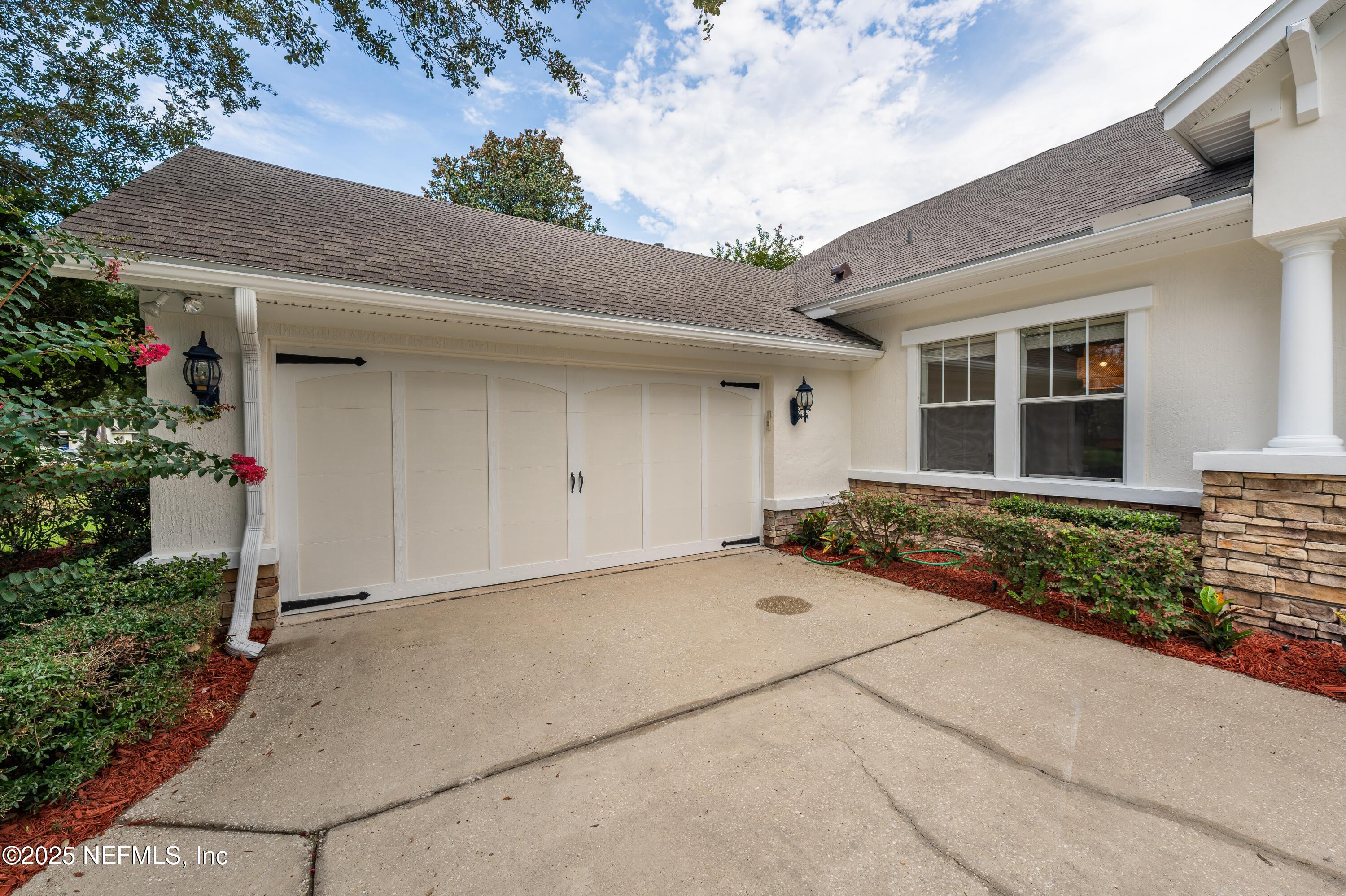 1128 EAGLE POINT Drive