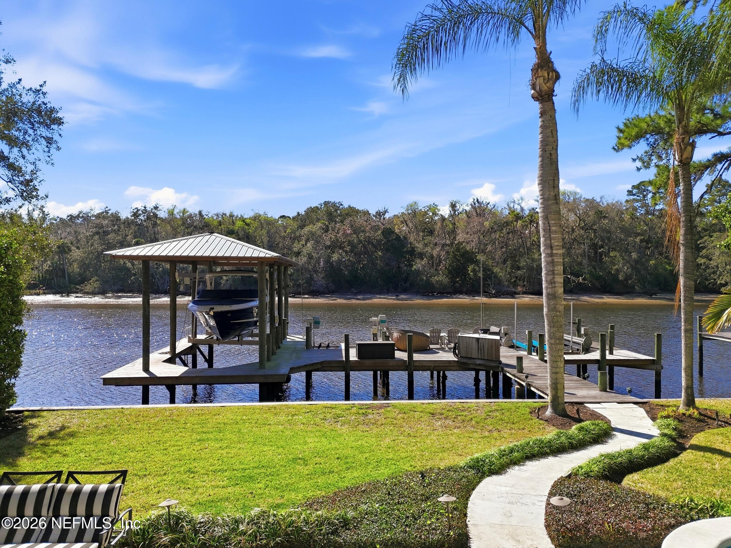 87 ROSCOE Boulevard N