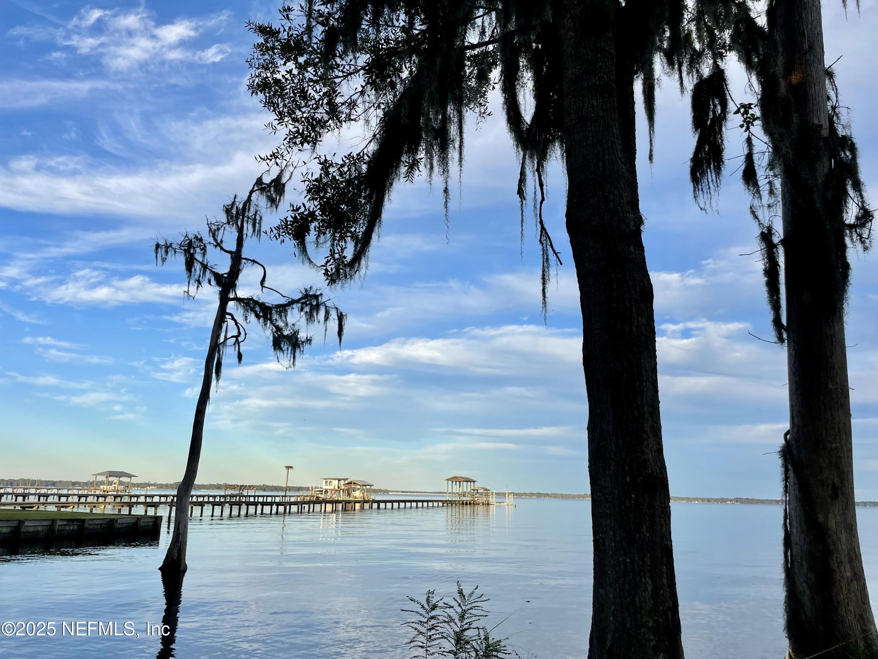 1570 RIVER RISE Point