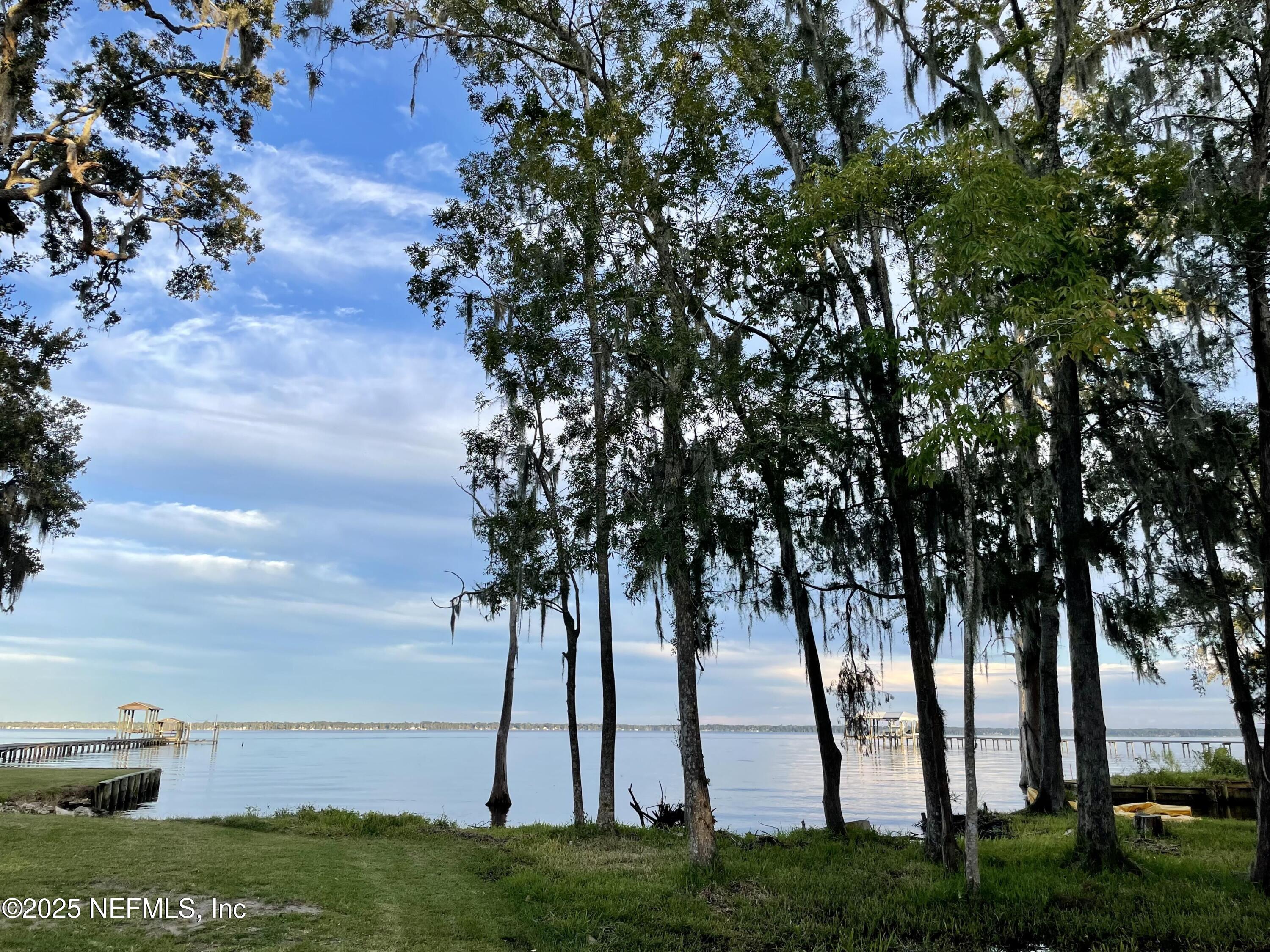 1570 RIVER RISE Point