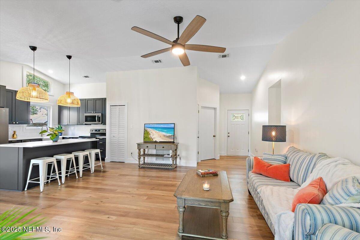 1733 W TIFFANY PINES Circle