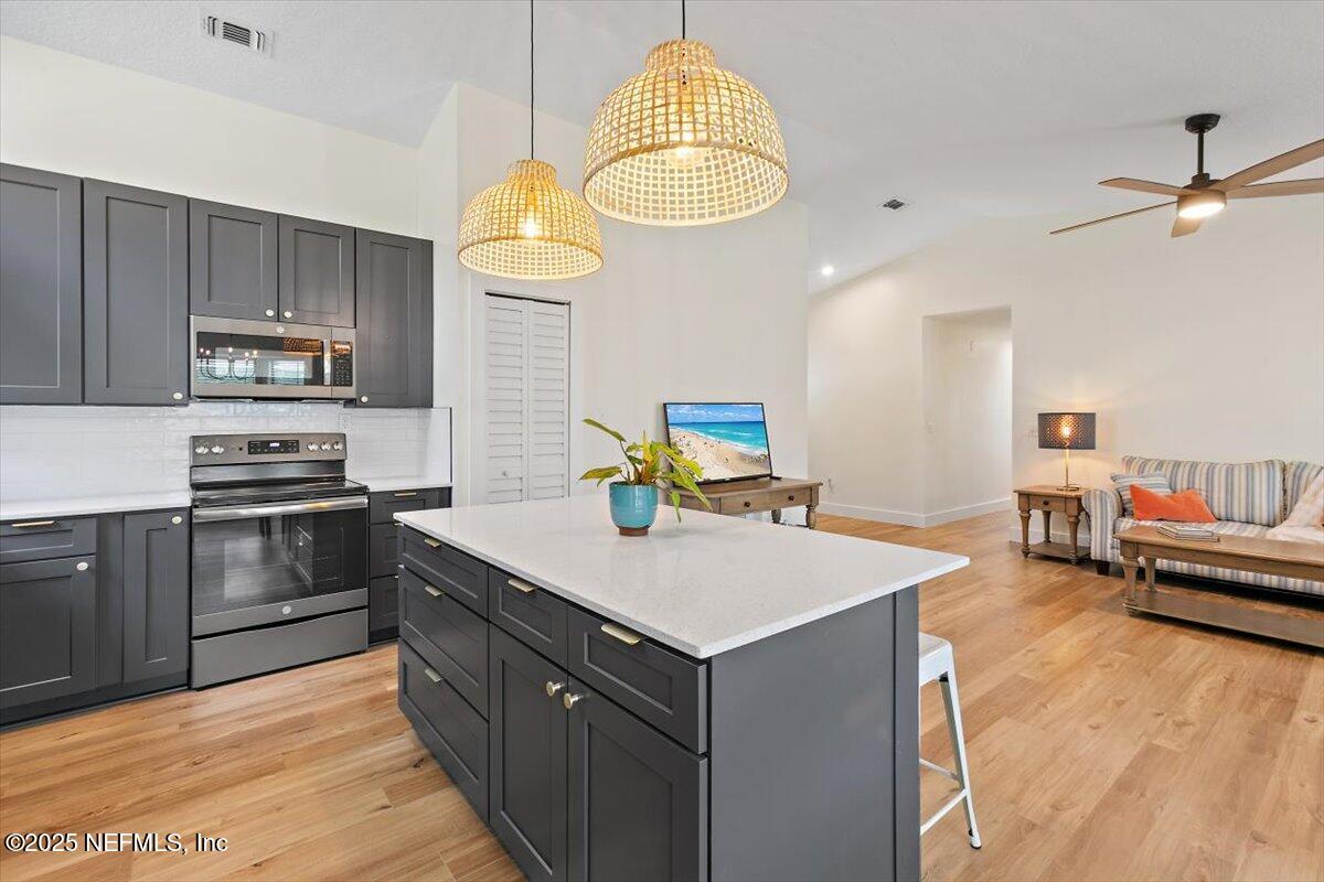 1733 W TIFFANY PINES Circle