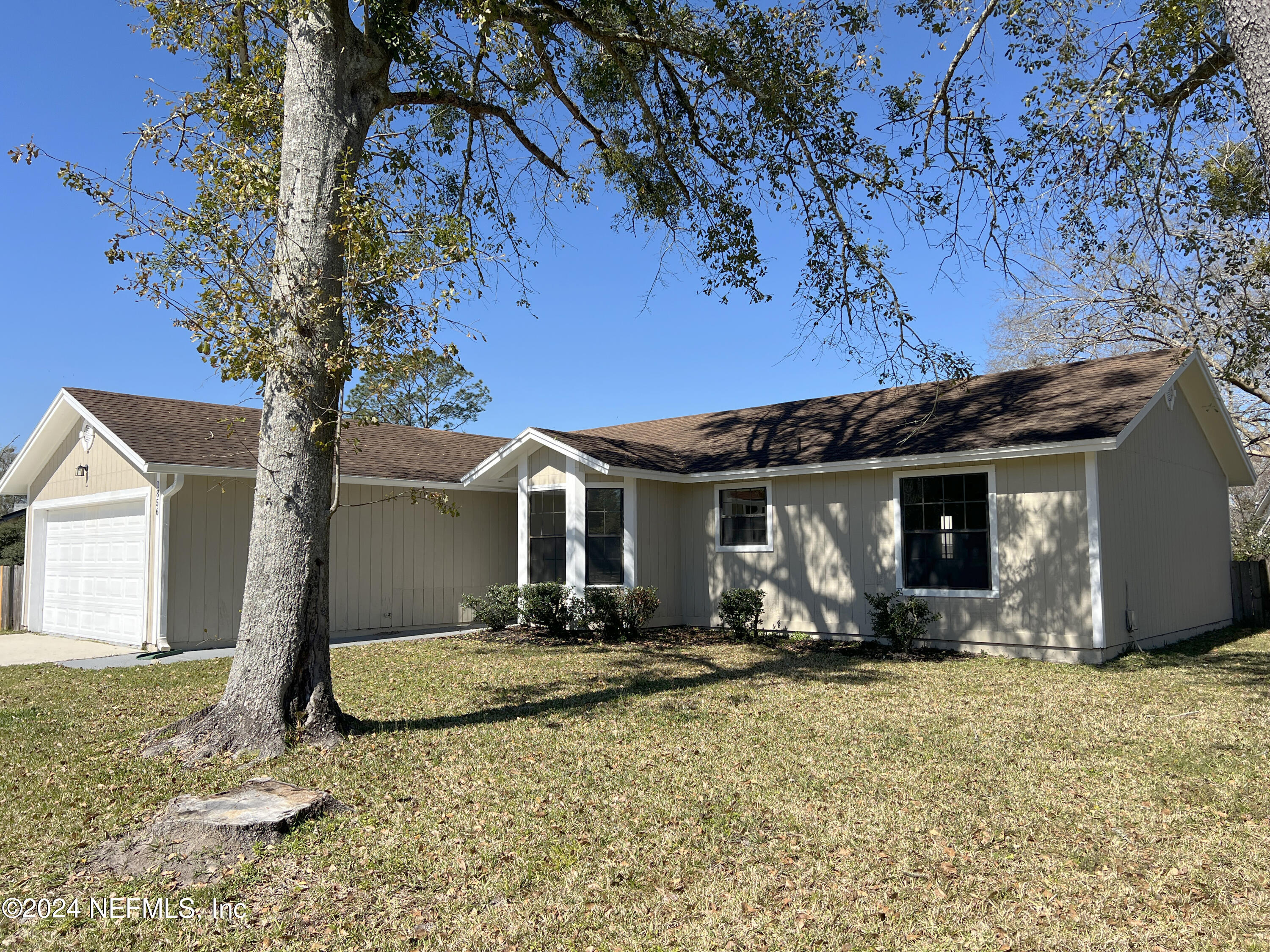 Middleburg, FL home for sale located at 1856 Farm Way, Middleburg, FL 32068