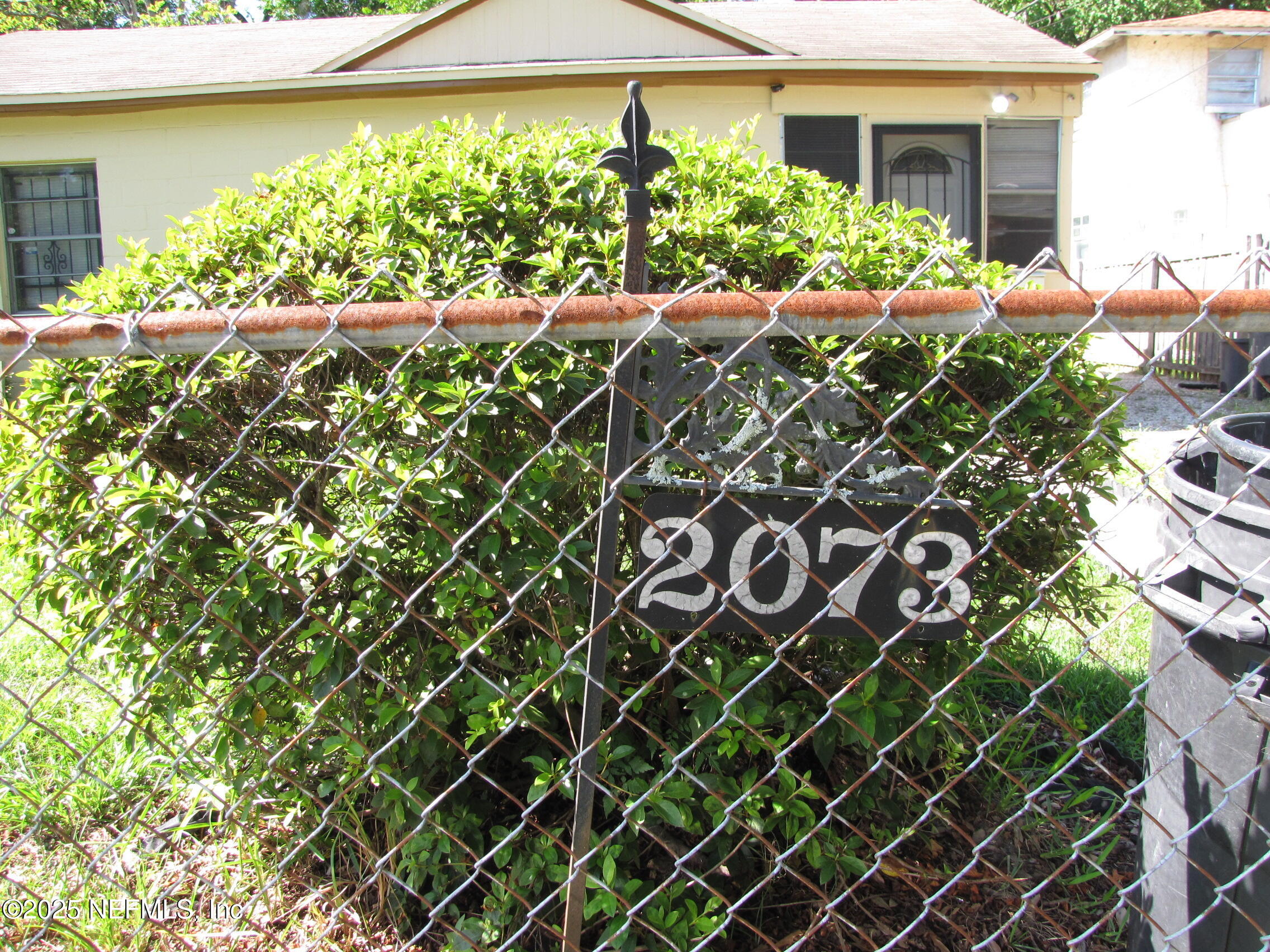 2073 W 17TH Street
