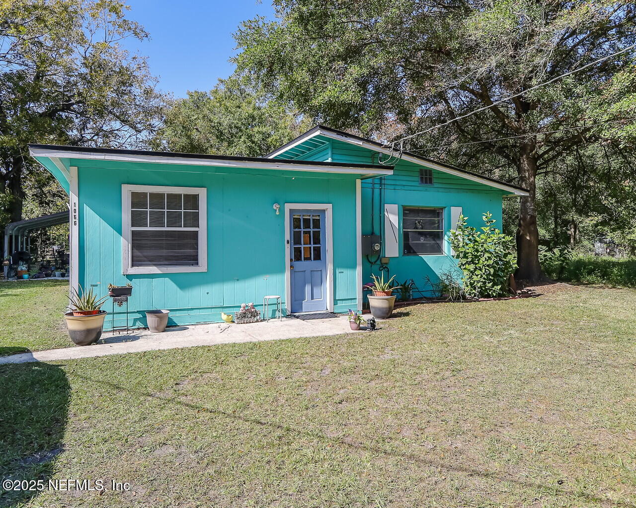 1066 DETROIT Circle W