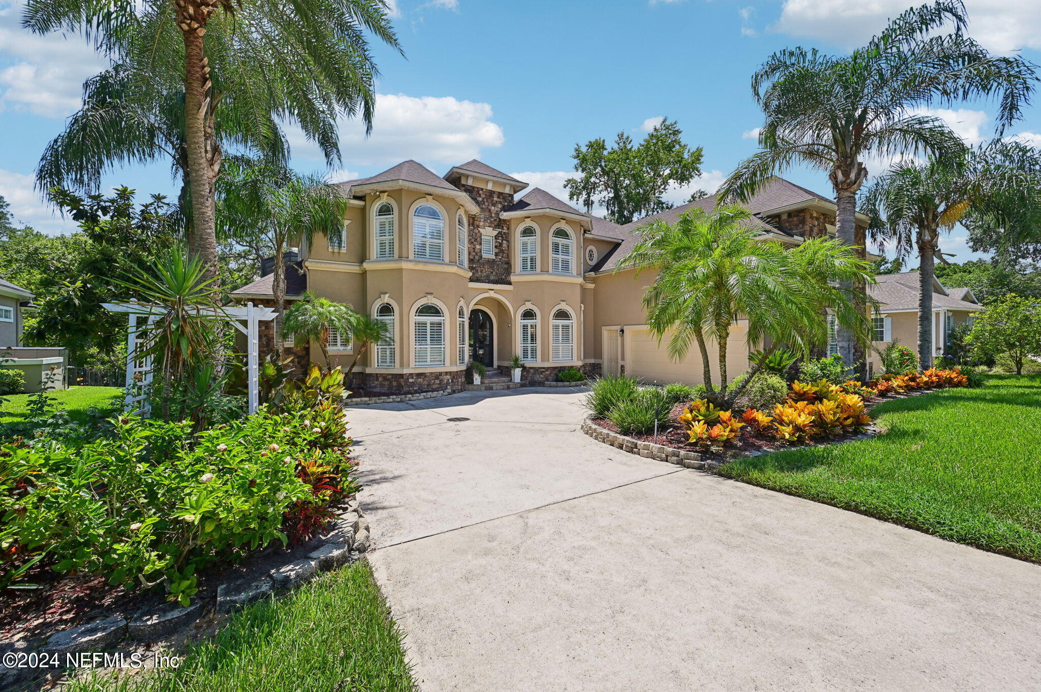 1128 MILL CREEK Drive