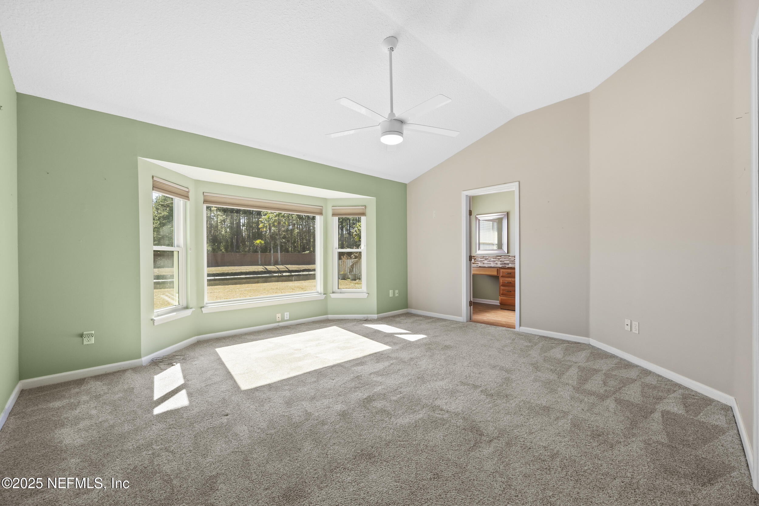 594 LADY LAKE Road W