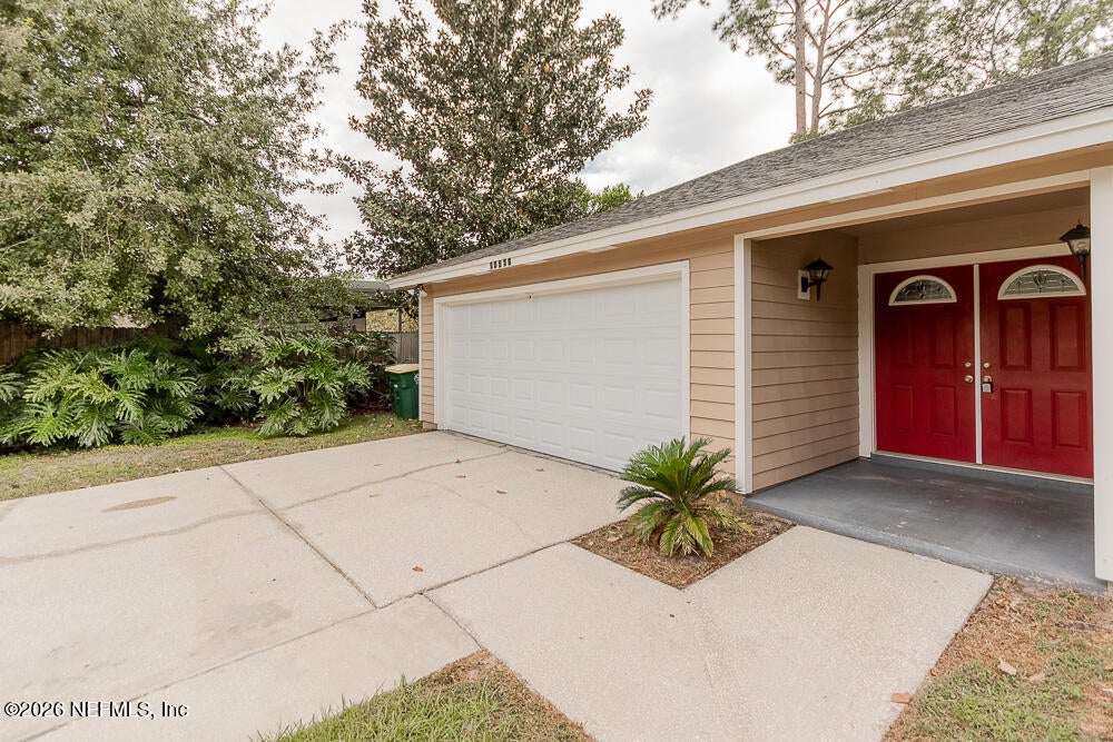 10516 E CHIPPENDALE Circle