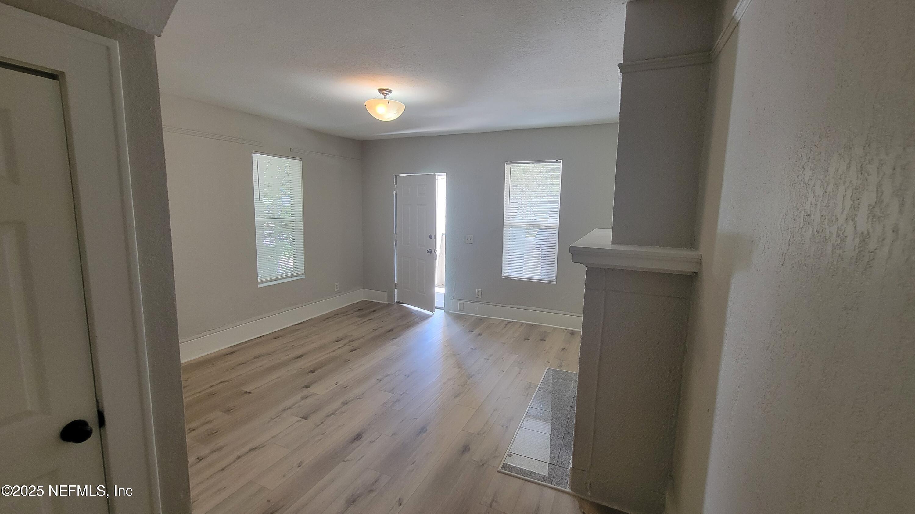 2514 WALNUT Street 2518