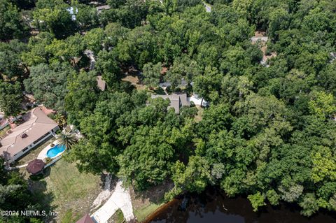 A home in Middleburg