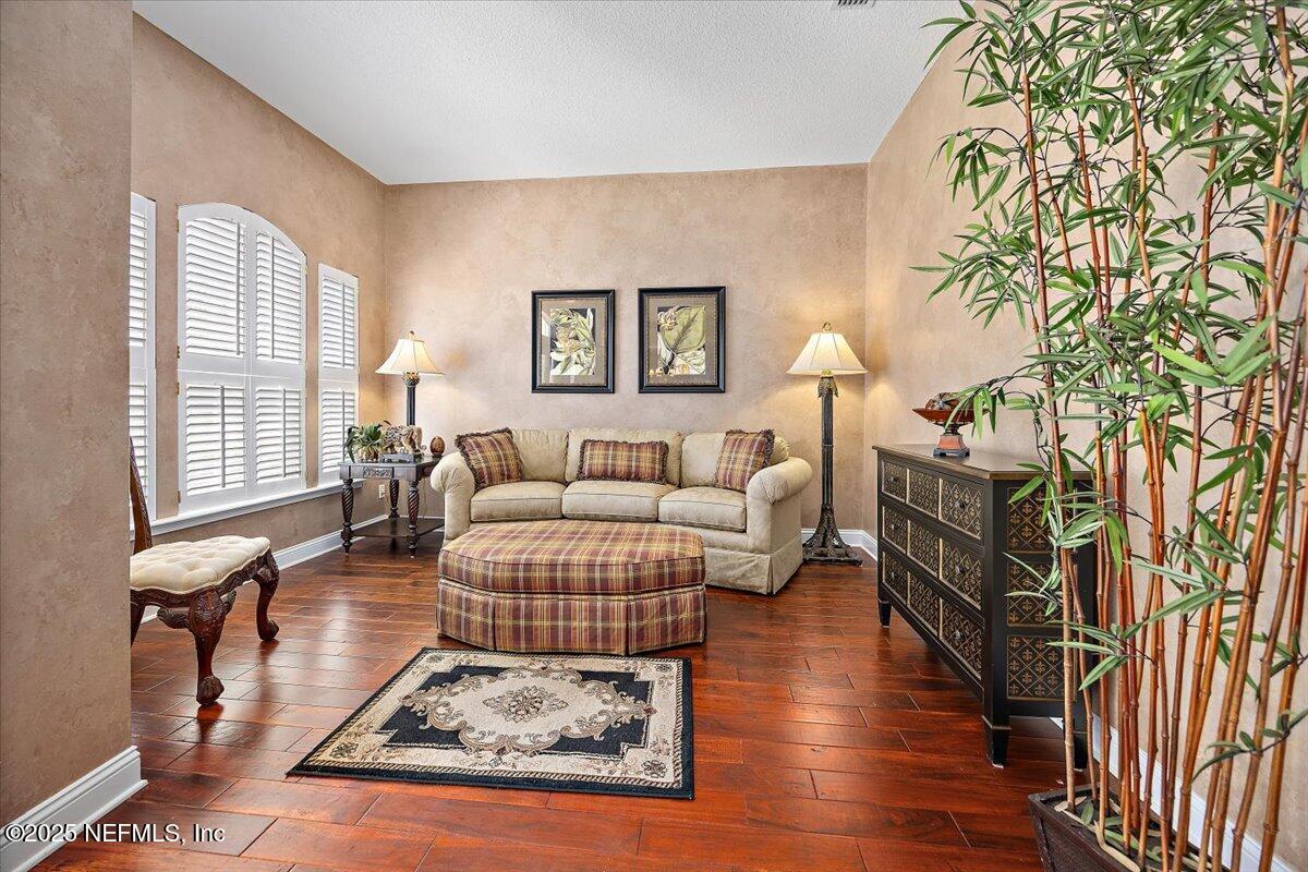 1484 BARRINGTON Circle