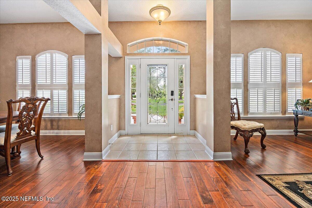 1484 BARRINGTON Circle