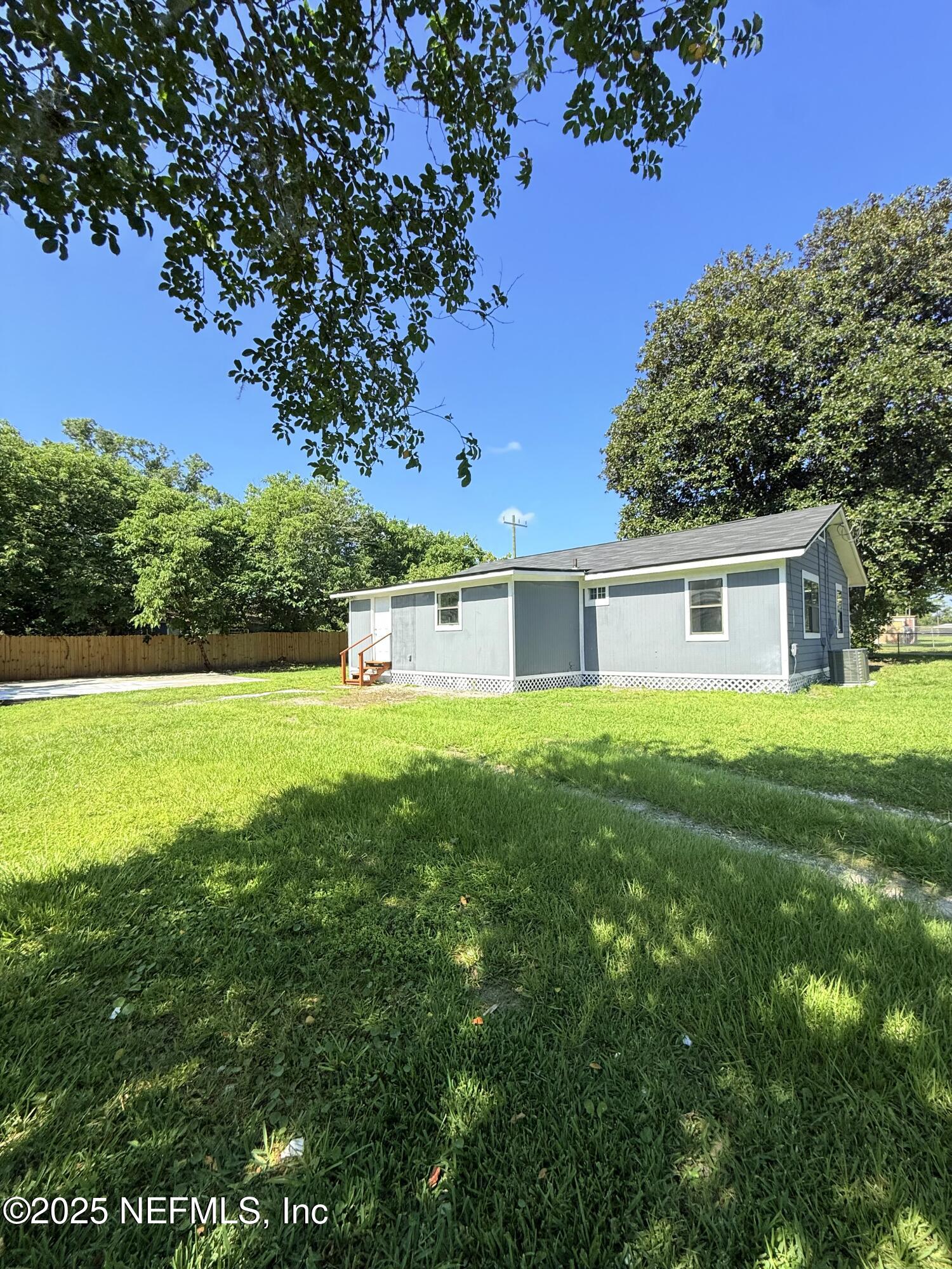 321 JACKSON Avenue N