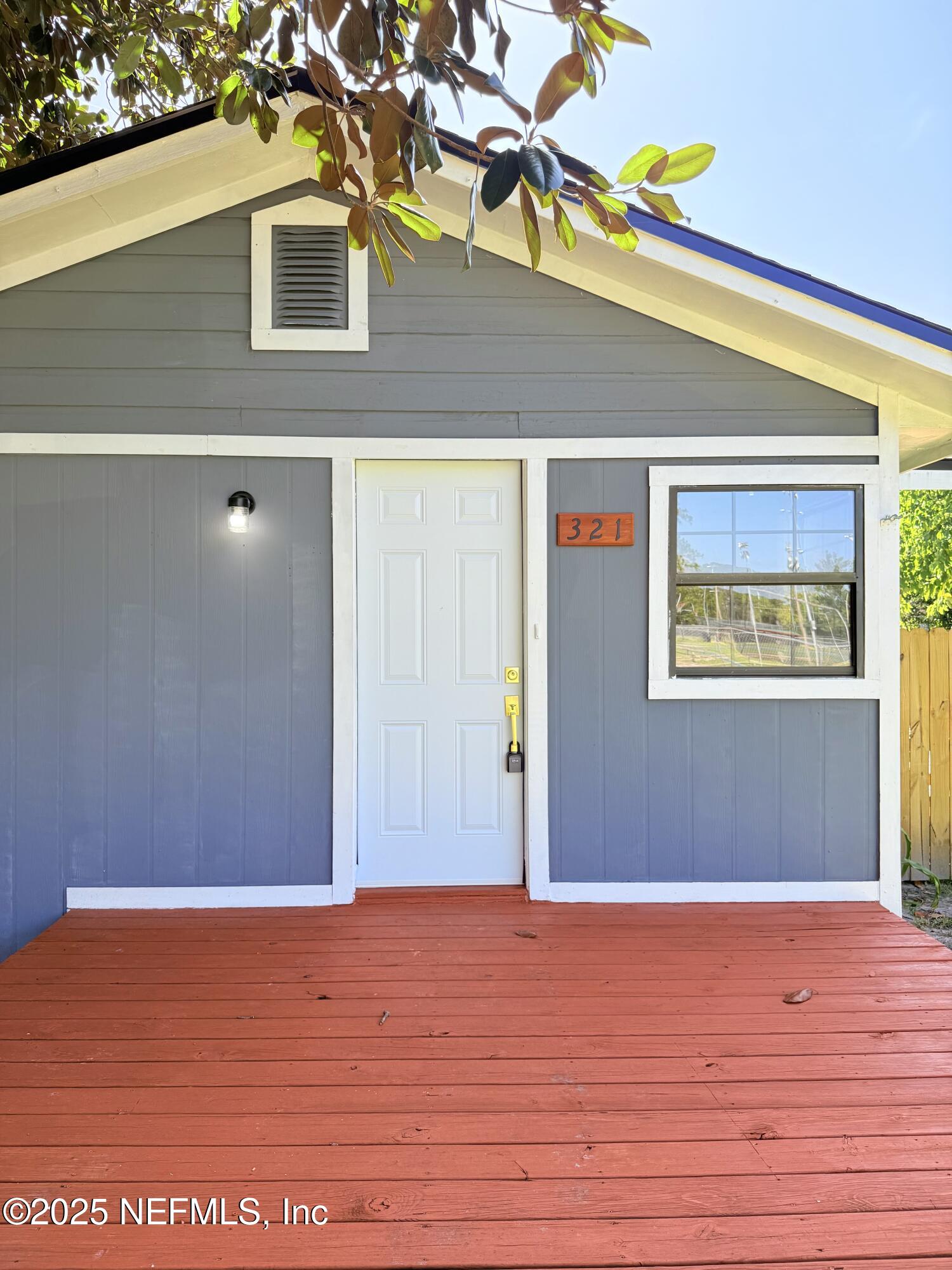 321 JACKSON Avenue N