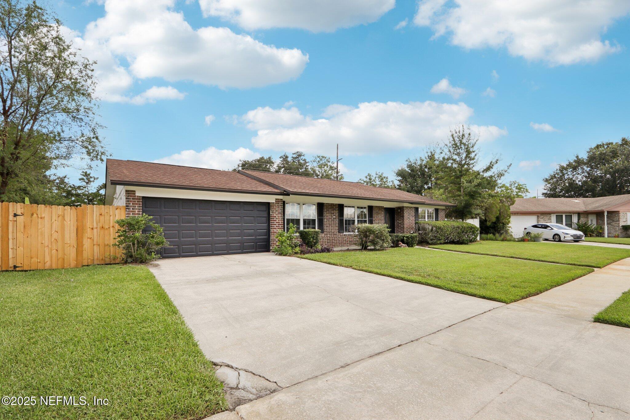 1732 PAPAYA Drive N