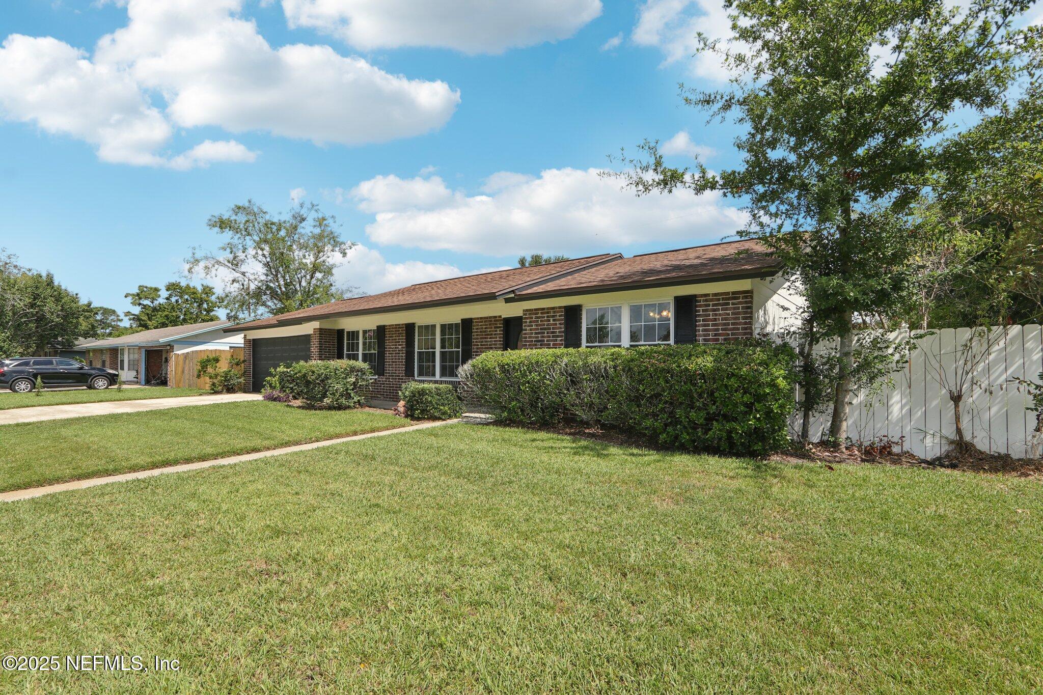 1732 PAPAYA Drive N