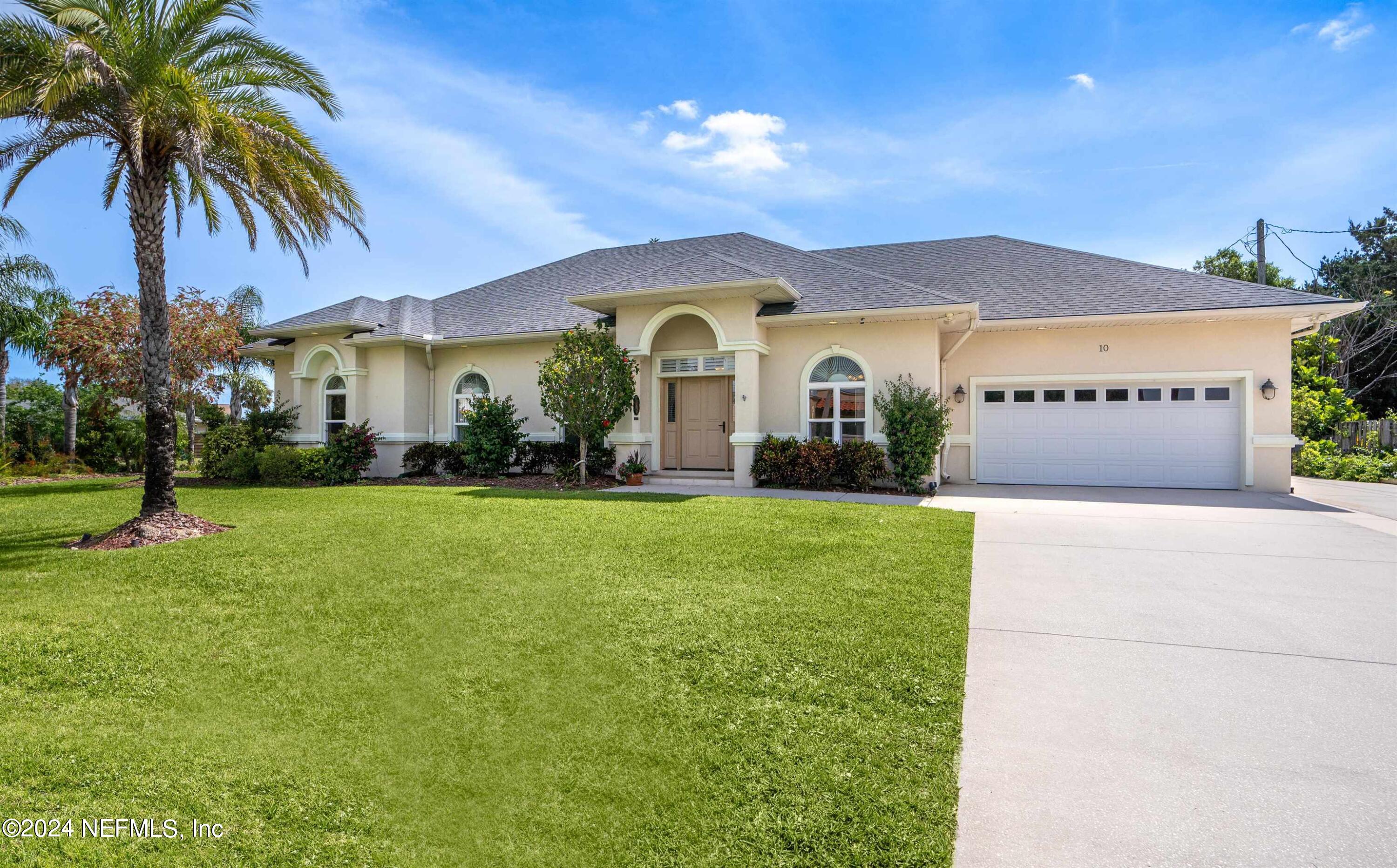 St Augustine, FL home for sale located at 10 Avista Circle, St Augustine, FL 32080