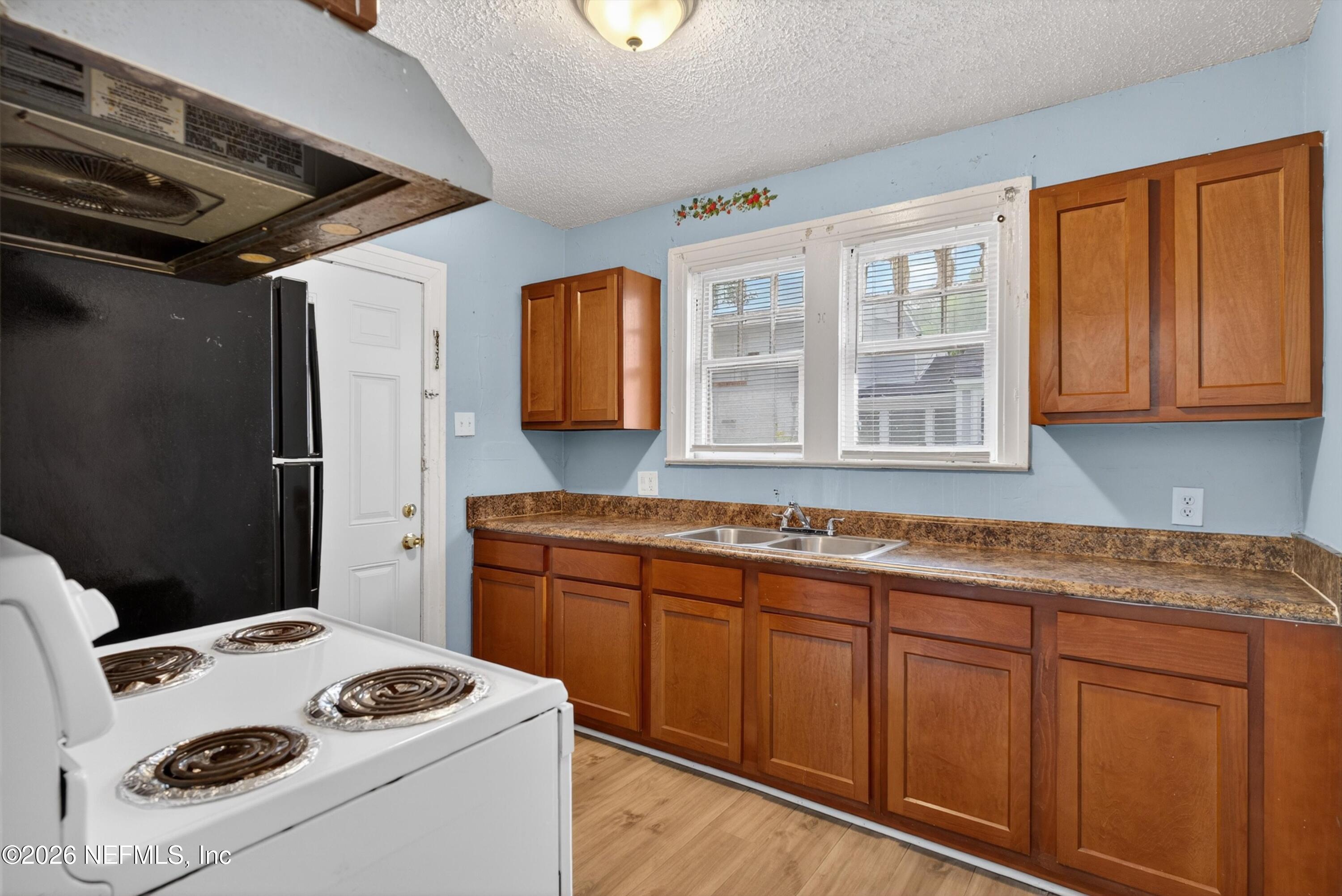 1192 W 12TH Street