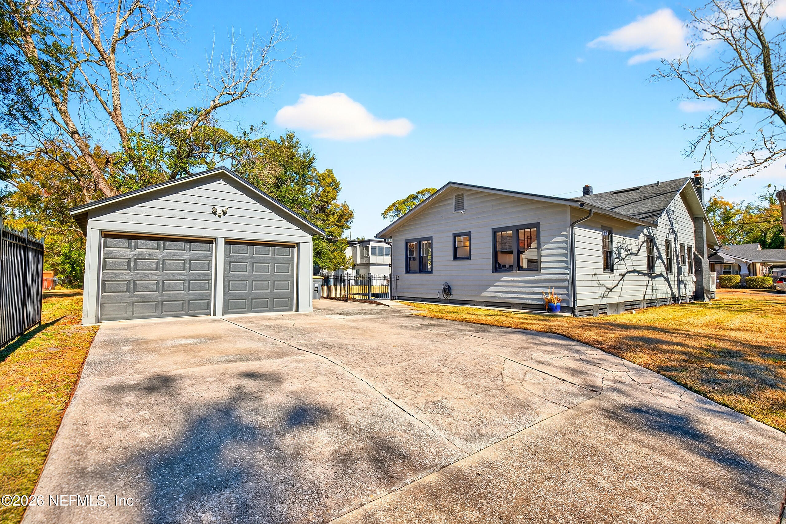 1294 INGLESIDE Avenue