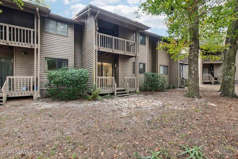 A home in Middleburg