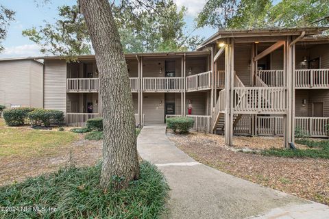 A home in Middleburg