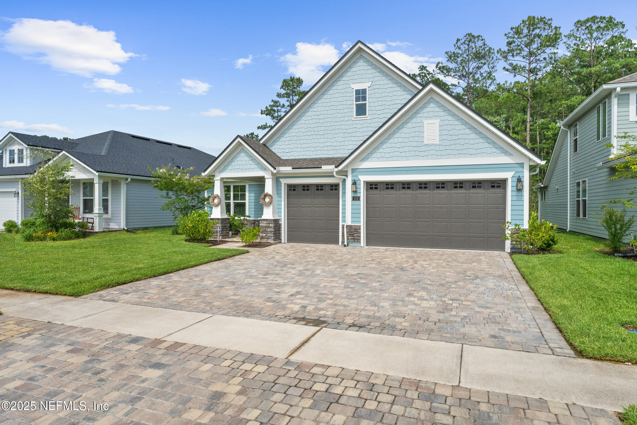 102 OAKHURST Court