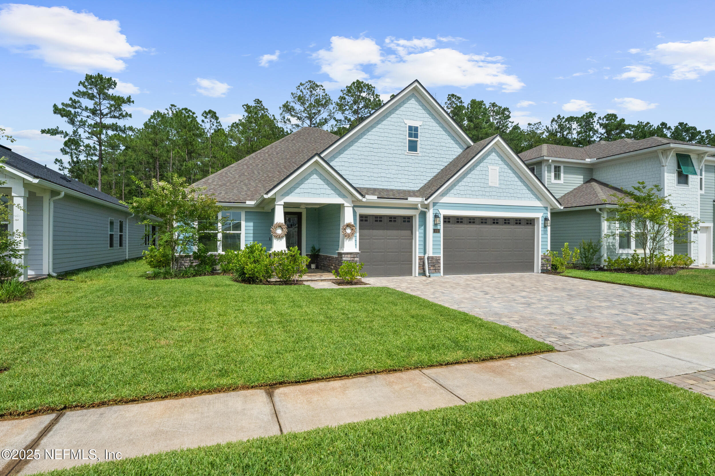 102 OAKHURST Court