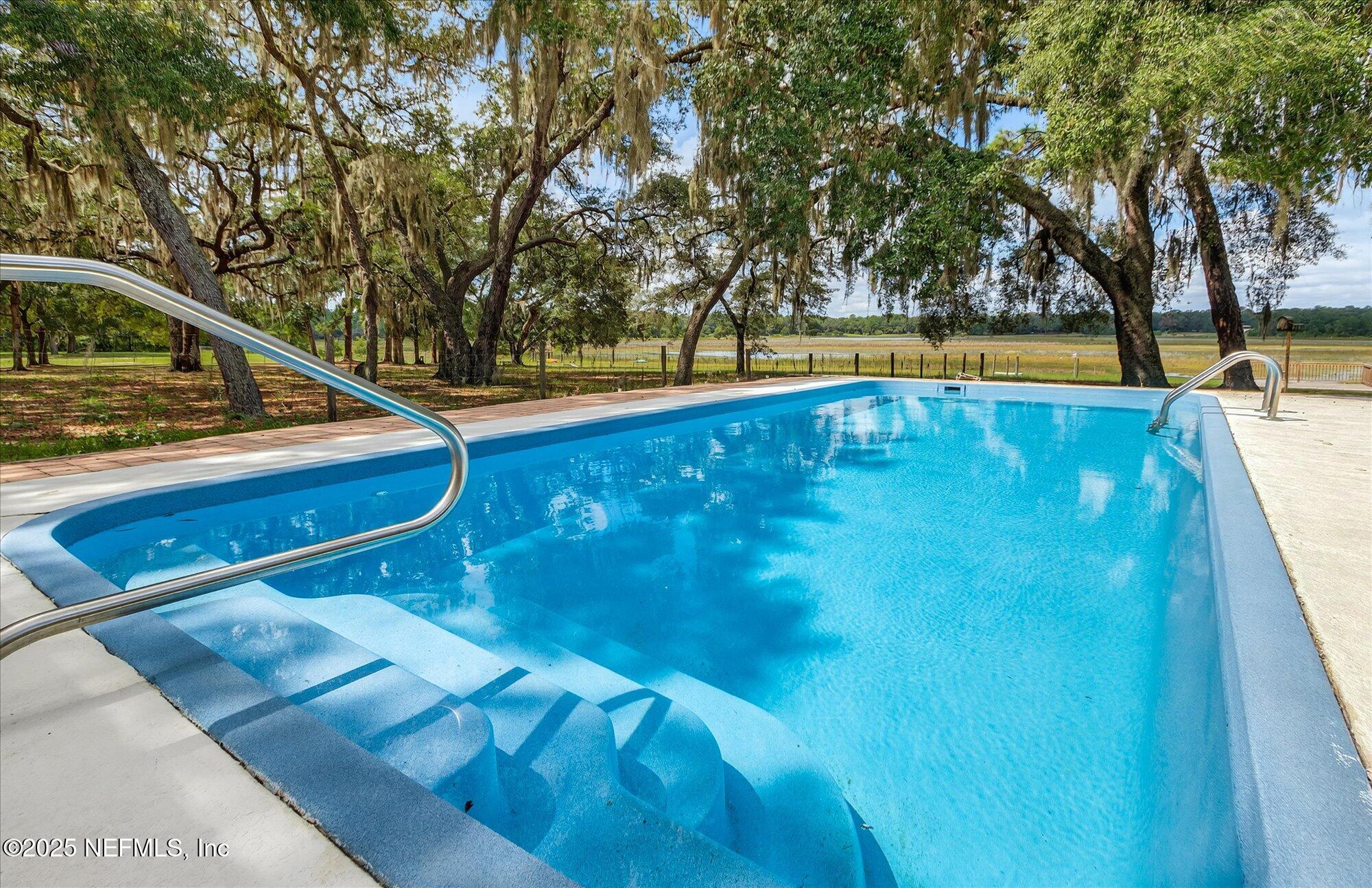 135 LAKE SERENA Drive