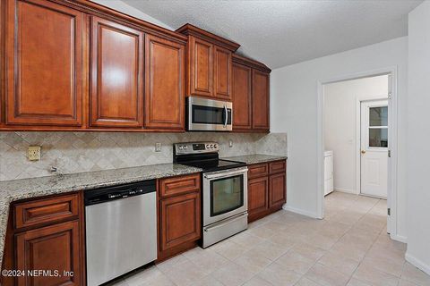 Townhouse in Orange Park FL 92 FOX VALLEY Drive 7.jpg