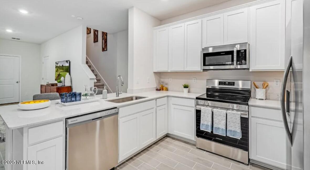 2121 WINDWARD CAY Lane