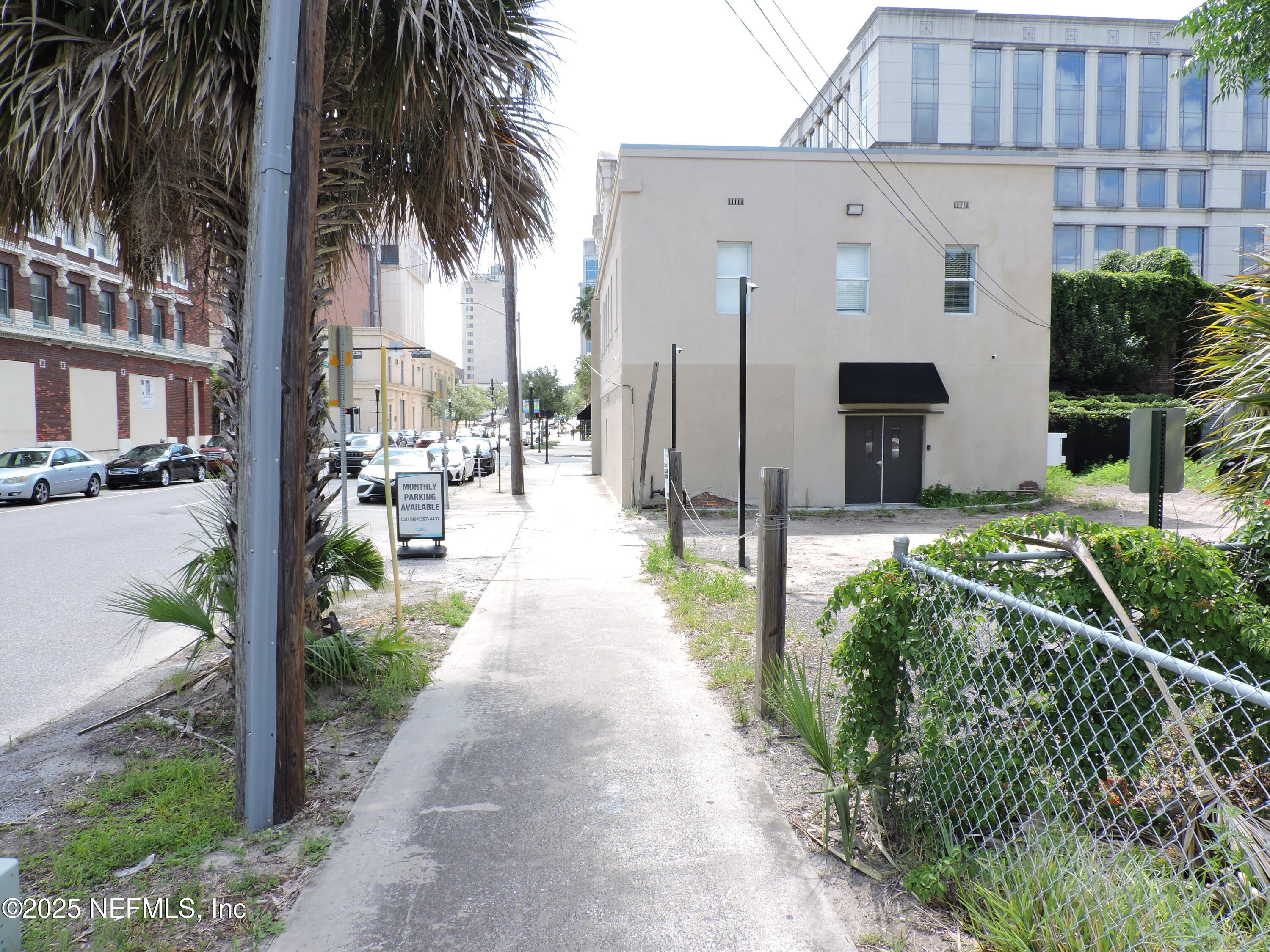 624 W DUVAL Street