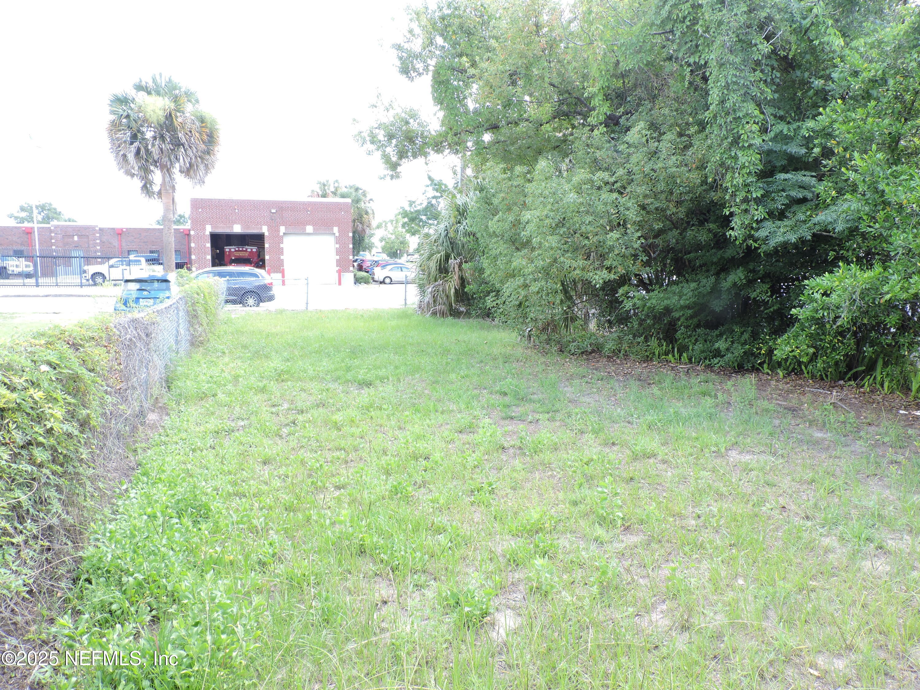 624 W DUVAL Street