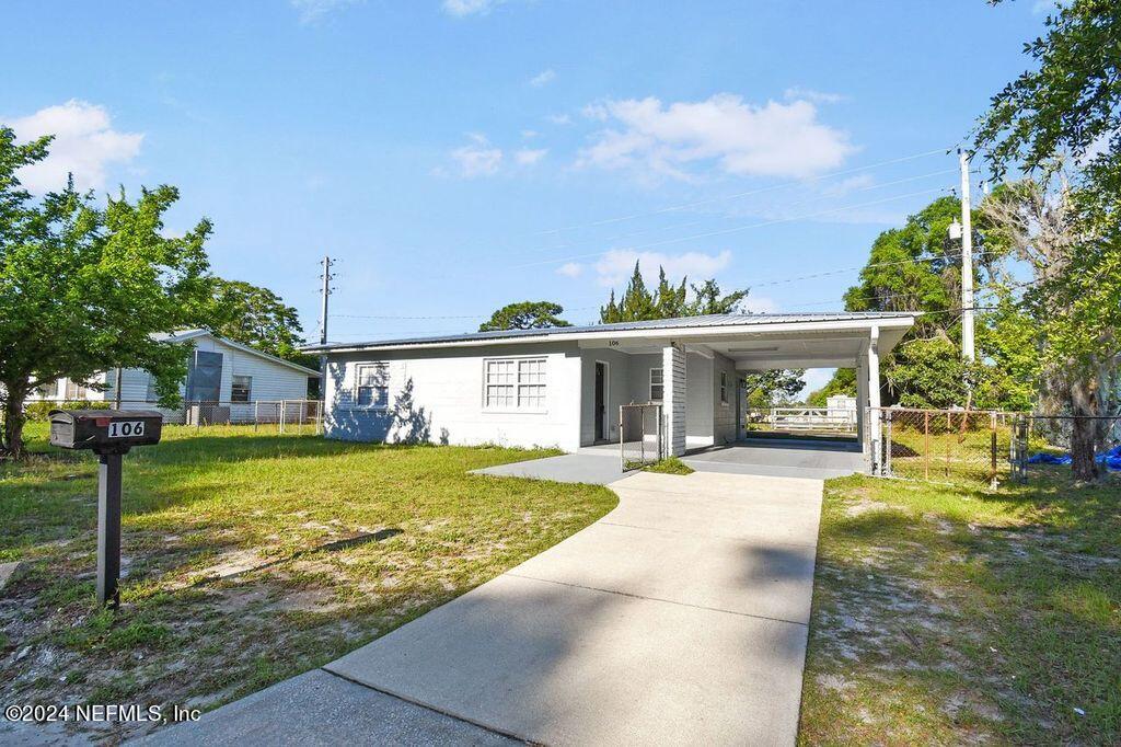 Palatka, FL home for sale located at 106 W Oak Hill Drive, Palatka, FL 32177