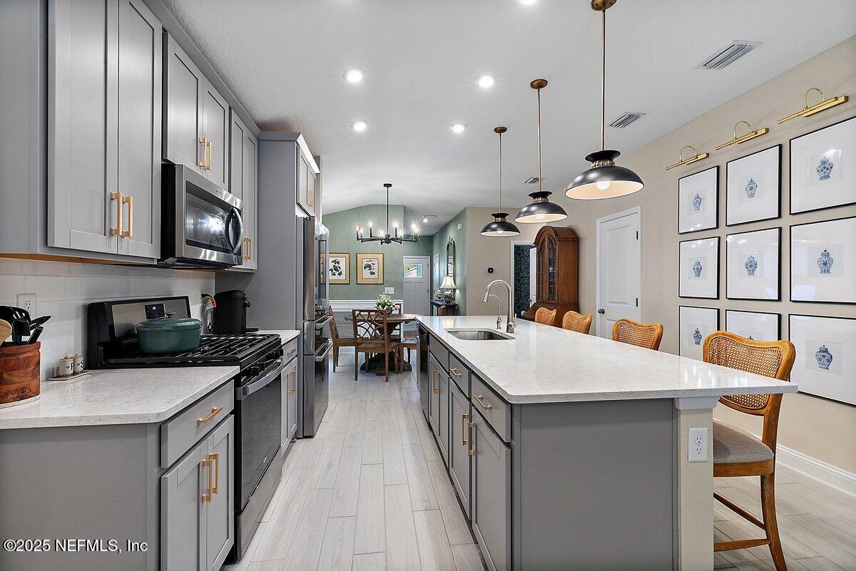 231 MEADOW CREEK Drive