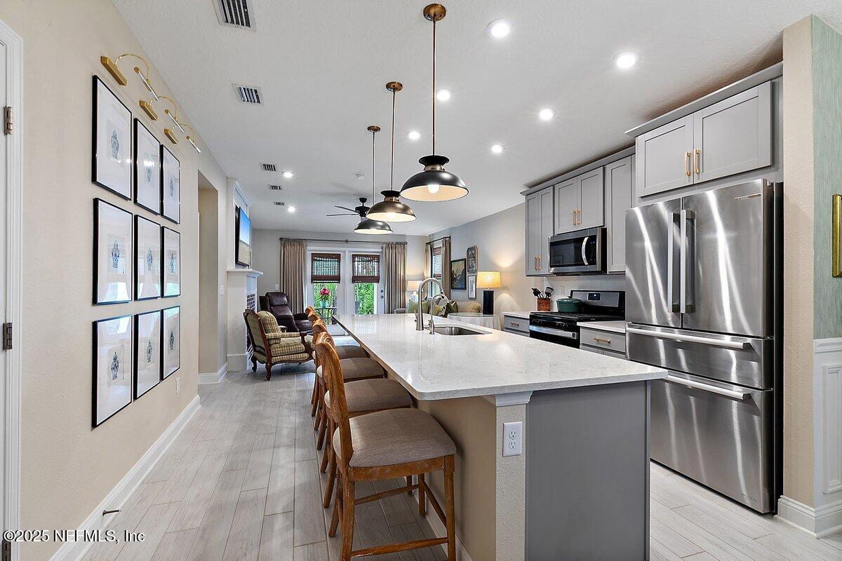 231 MEADOW CREEK Drive