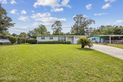 7820 CHATEAU Drive S Jacksonville FL 32221