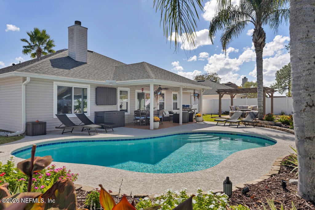 2438 BENTWATER Drive W