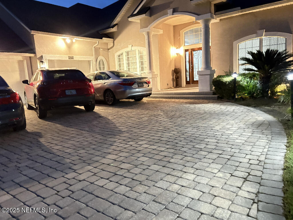 2560 COUNTRY CLUB Boulevard