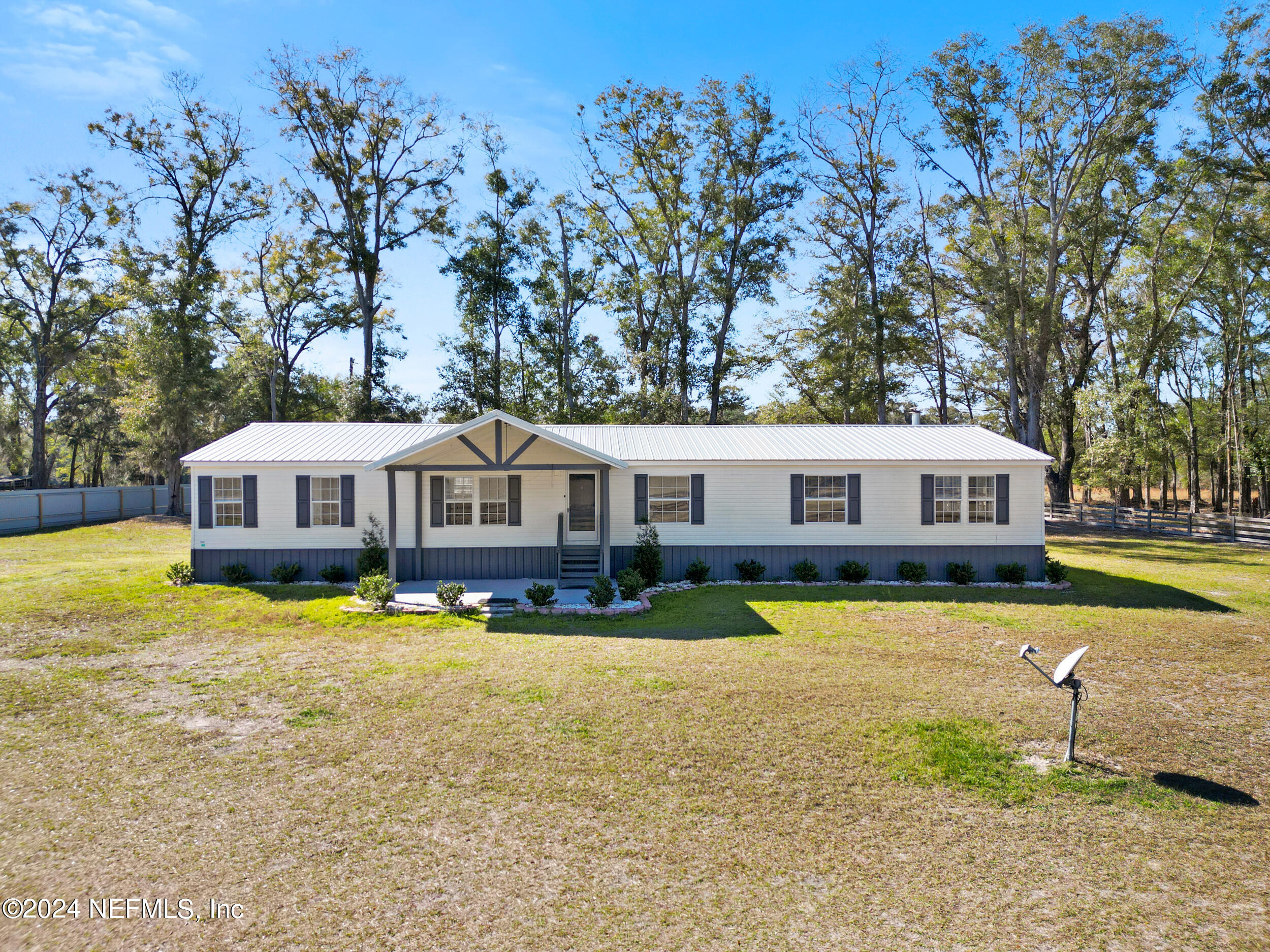 Fort White, FL home for sale located at 1490 SW Jordan Street, Fort White, FL 32038