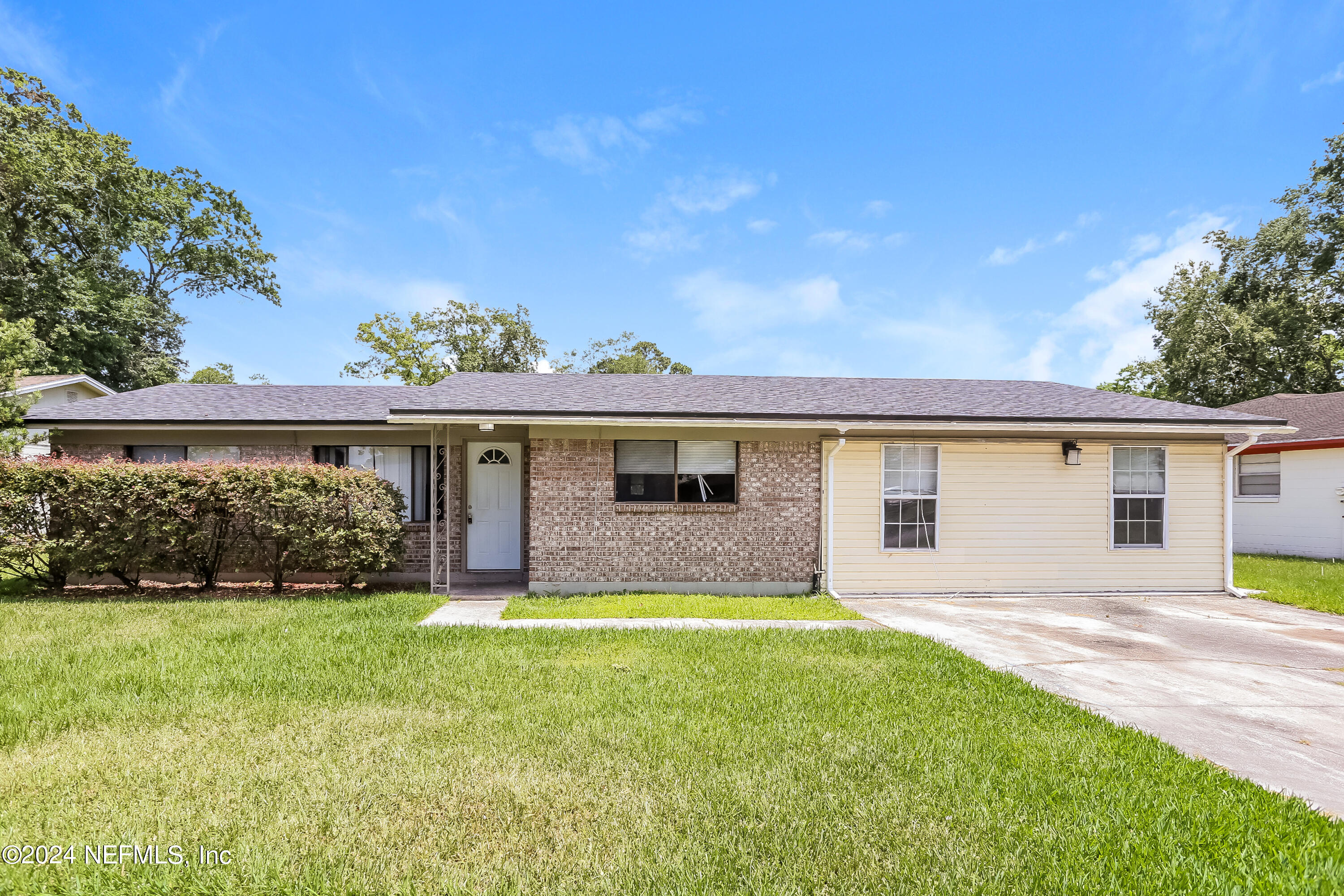 Jacksonville, FL home for sale located at 749 Perryman Lane W, Jacksonville, FL 32221